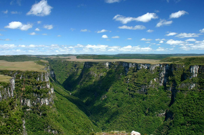 Aparatos da Serra, cânions e guaxinins na Serra do Sul