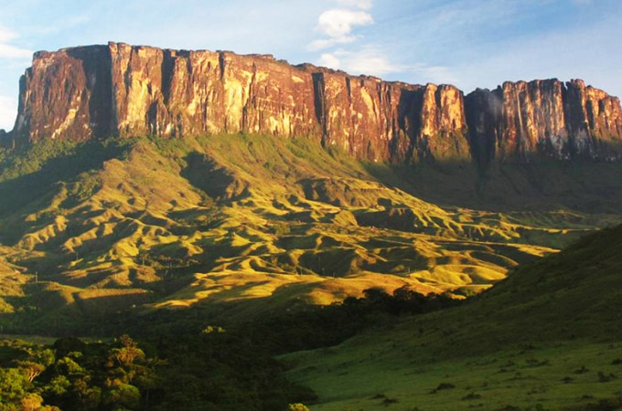 Monte Roraima, gigante solitário do cinema na divisa do Brasil