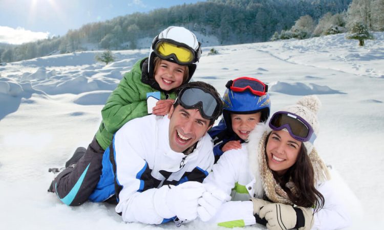 Veja como fazer um roteiro de viagem para a neve com crianças